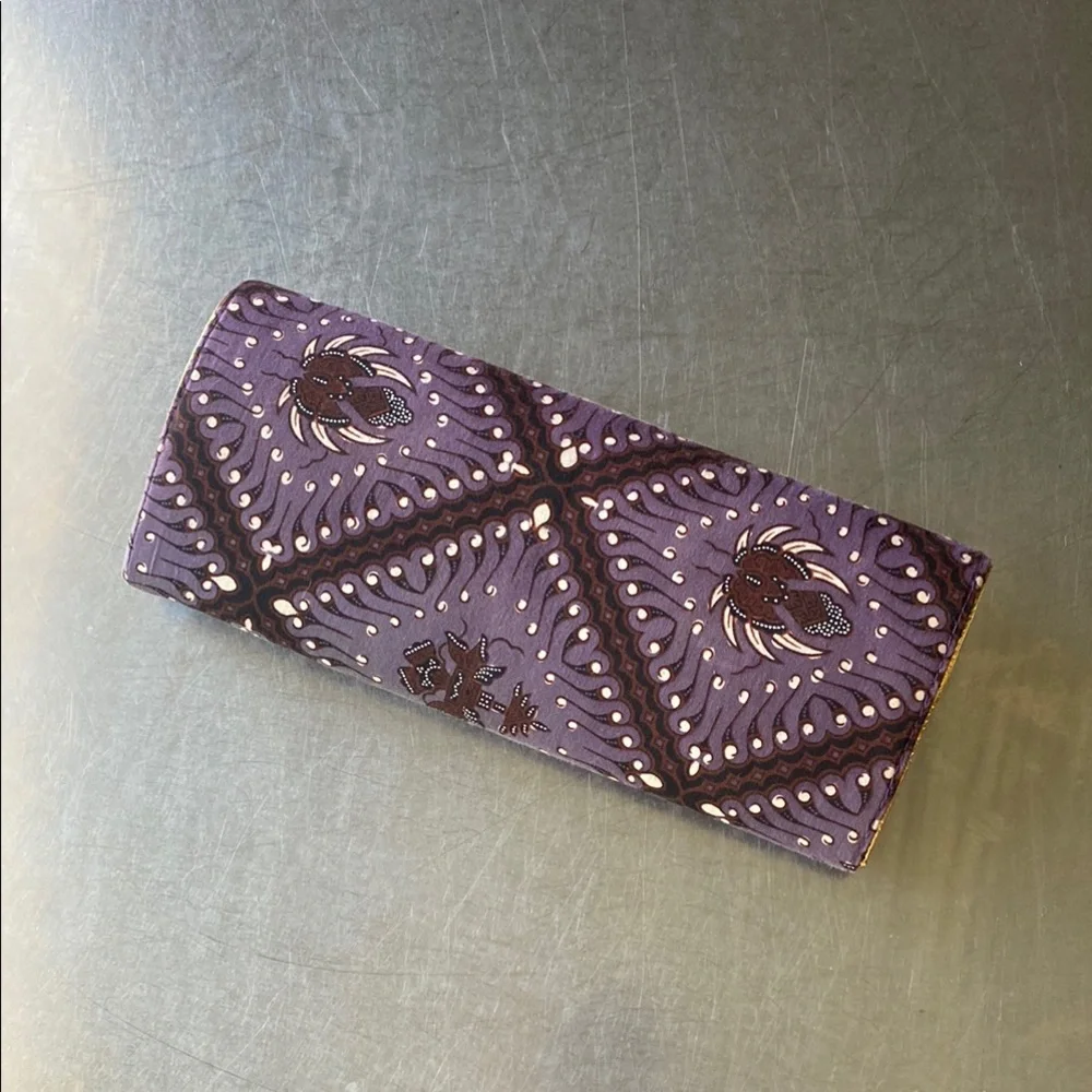 Chic Purple and Blue Patterned Clutch - Picture 2 of 4